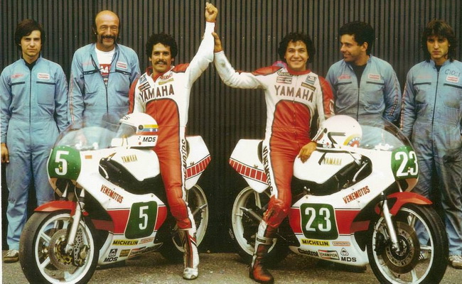 "Made in Venezuela": em 1983, pose da equipe Venemotos, campeã da 250 com Carlos Lavado (moto número 5). Na moto 23 está o segundo piloto da equipe, Ivan Palazzese. 